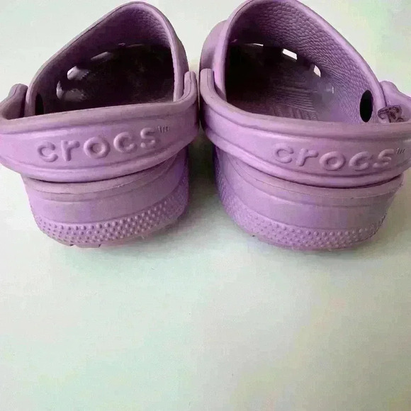 Crocs Kid’s Lavender Slingback Clog. - Picture 6 of 7